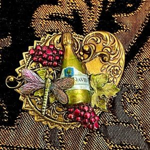 ♥️ ON HOLD UNTIL FOUND Vintage Green WINE Bottle Dragonfly ‘n GRAPES pin brooch